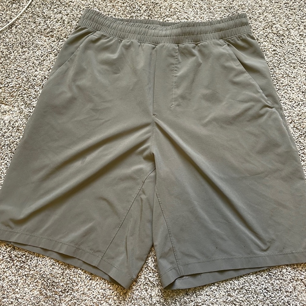 Men’s Small Lululemon Pace Breaker Shorts 9’’ inch linerless - Rover